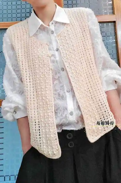 女士钩针圆领肉粉色马甲