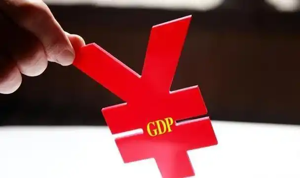 中美两国在2022年的国内生产总值(gdp)差距为7.74兆美元,与2021年的5.