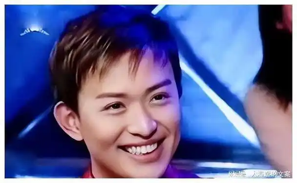 热爱狗狗的五位男演员桃花眼闪闪带着浓浓的苏情