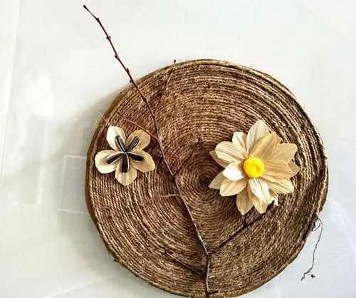 桓仁县北甸子小学五年级李雨晴手工制作玉米叶花