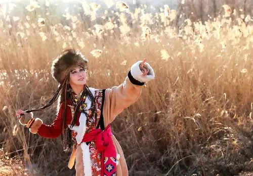 草原的姑娘卓玛拉