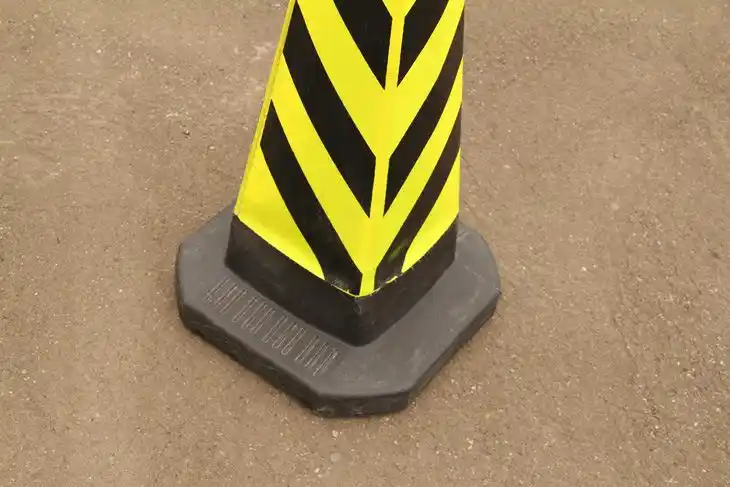 新 塑料反光方锥 75cm黑黄方锥 隔离路锥 酒店方锥 路障 交通设施