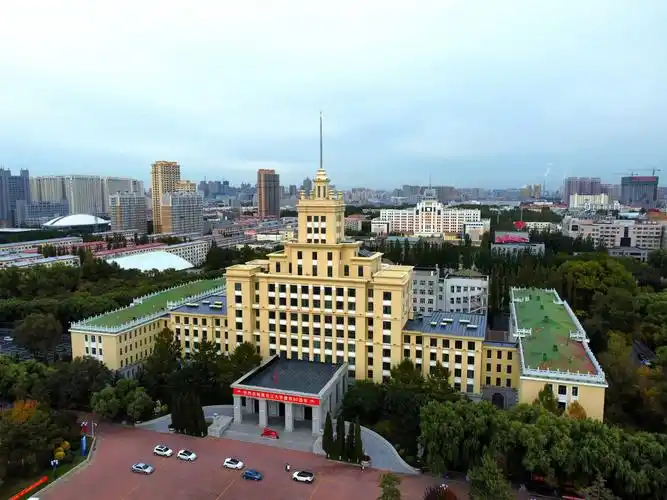 航拍哈尔滨黑龙江大学主楼