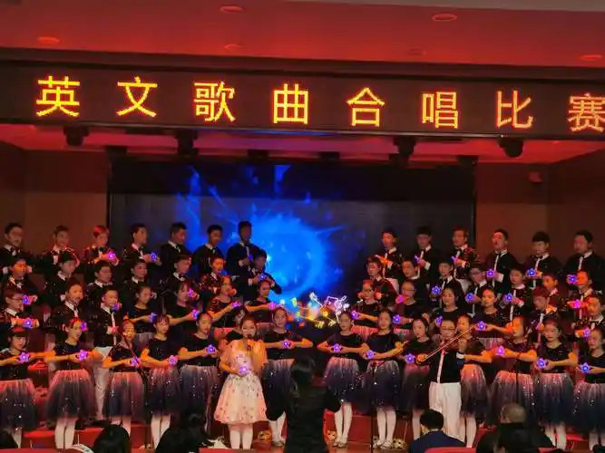 嗨,七(20)班超级闪亮-唱响校园英语合唱比赛图锦合集