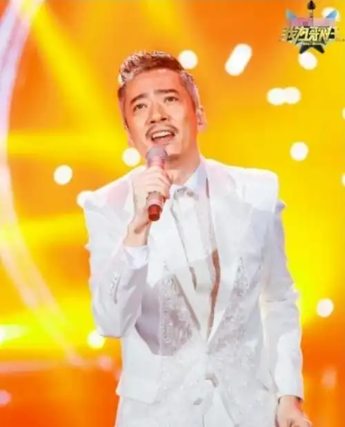 麦子杰:上台前父母惨遭杀害,含泪唱完退出娱乐圈,后来怎样了?