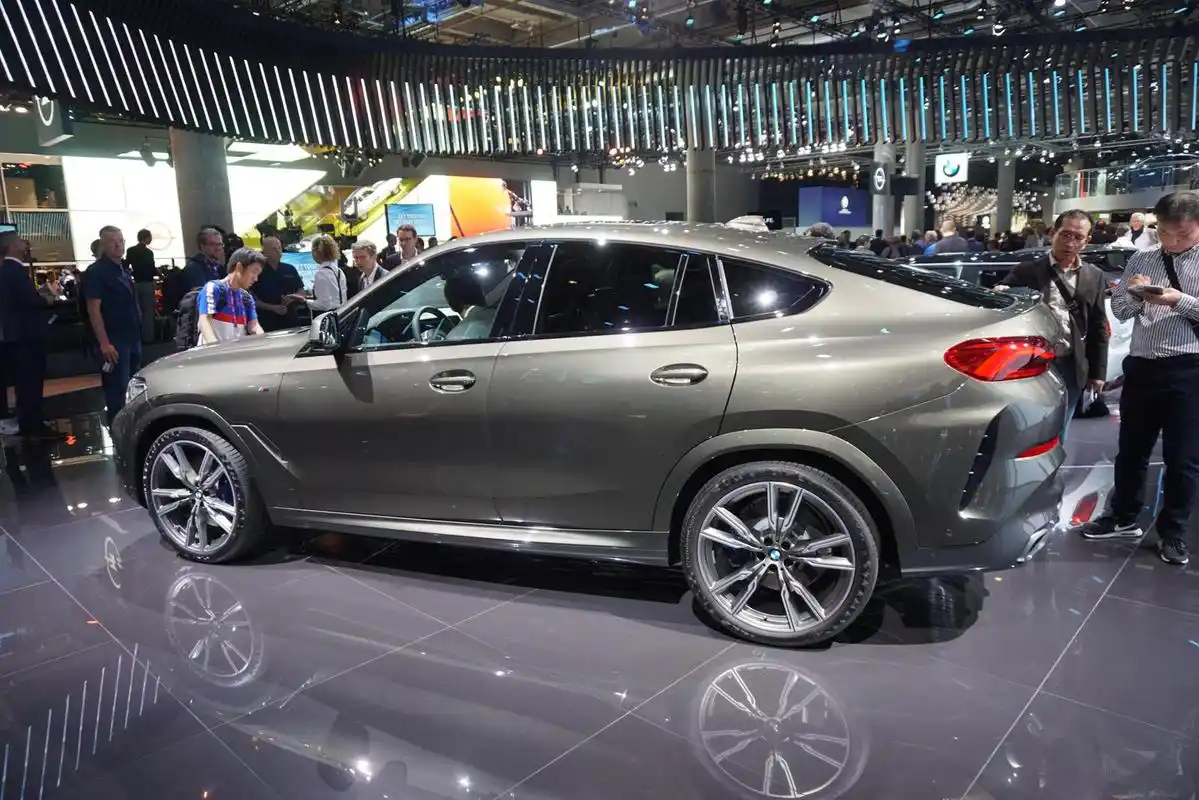 2020款宝马x6亮相法兰克福车展,双肾格栅变大,海外起价46万元