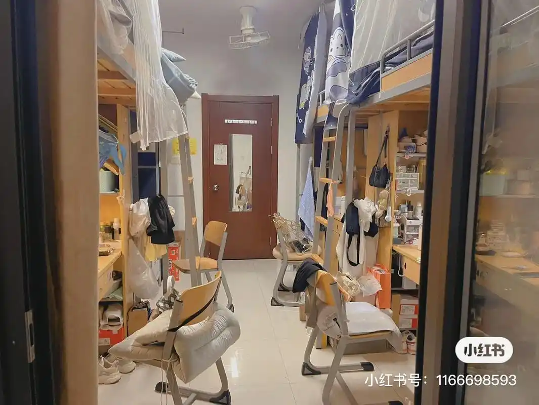 越秀宿舍(镜湖校区)6015宿舍篇6015(四人寝) 以lucky～ - 抖