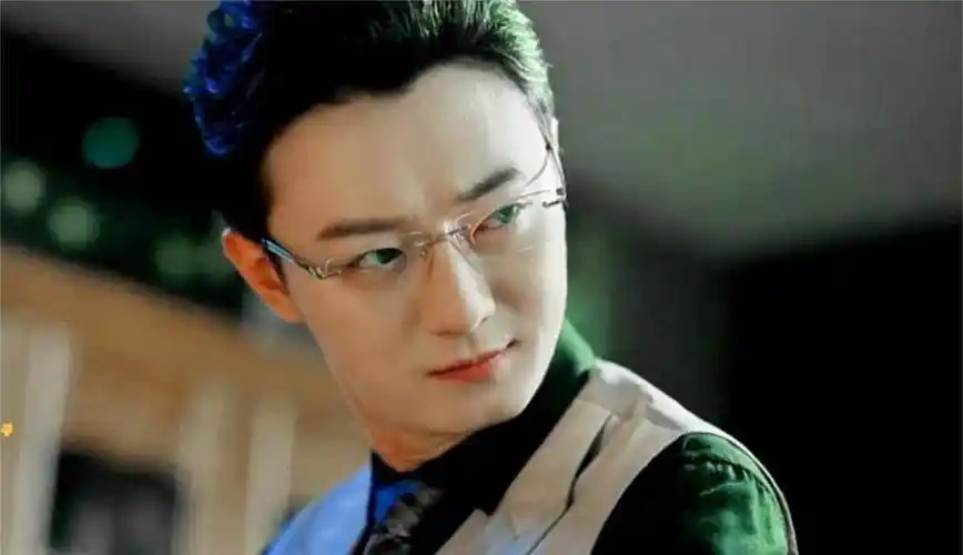 随地大小便,与董璇传绯闻,一年换三任女友,苏小玎身上只剩下是非