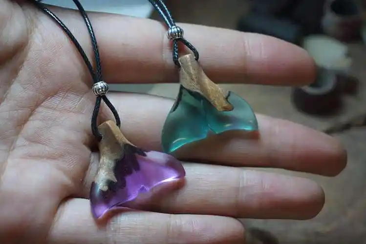 滴胶木鱼尾吊坠|手工艺|首饰|扬眉吐屁 - 原创作品 - 站酷 (zcool)