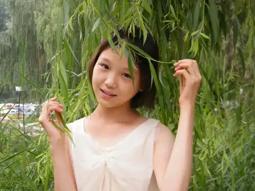 小学是班里的班花,进入中学会怎样?