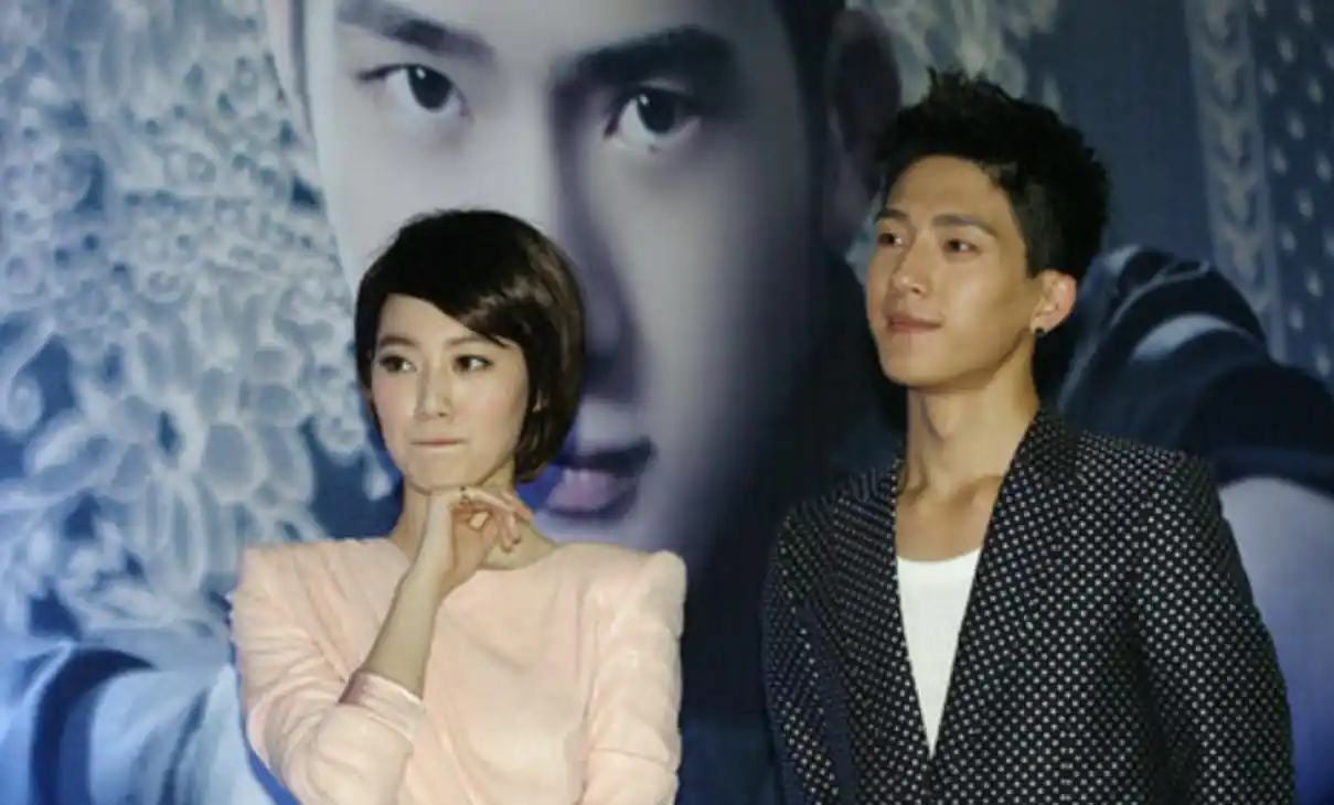 女主持王冠:深陷桃色绯闻而离开央视,被父母催婚