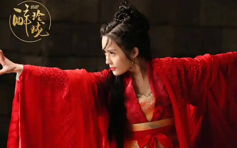 汤晶媚《醉玲珑》红衣美艳剧照桌面壁纸