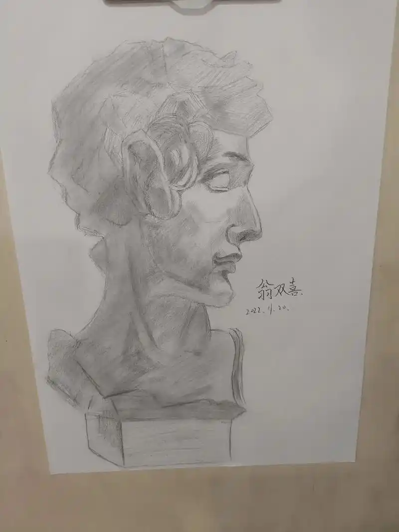 素描石膏头像画起来,初一学生为初三美术特长生做准备!