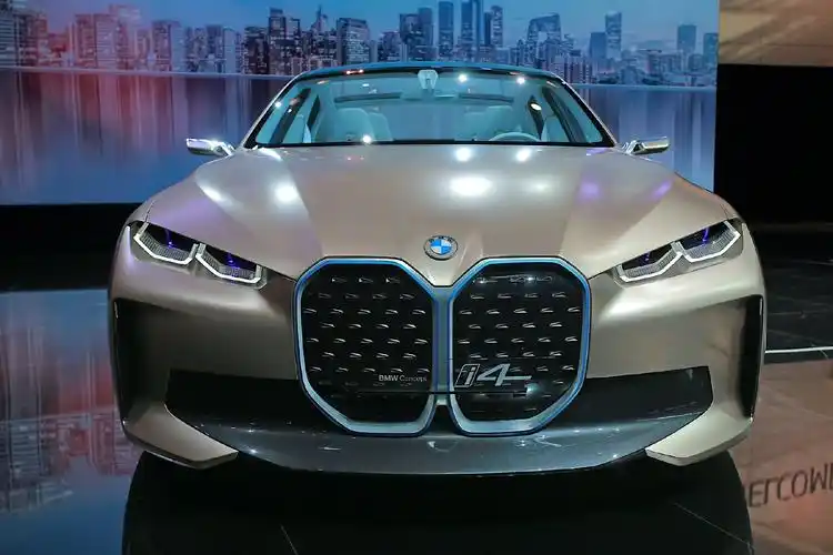 纯电动bmwi4概念车以超越世代的先见创造未来所见