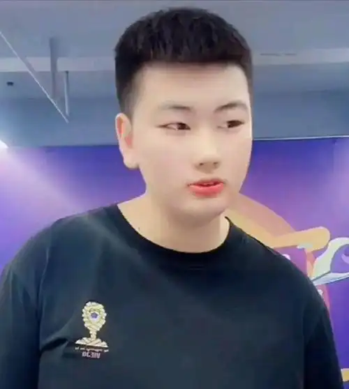 朱小伟年后直播人气高在线人数几万加陈亚男看了后悔吗