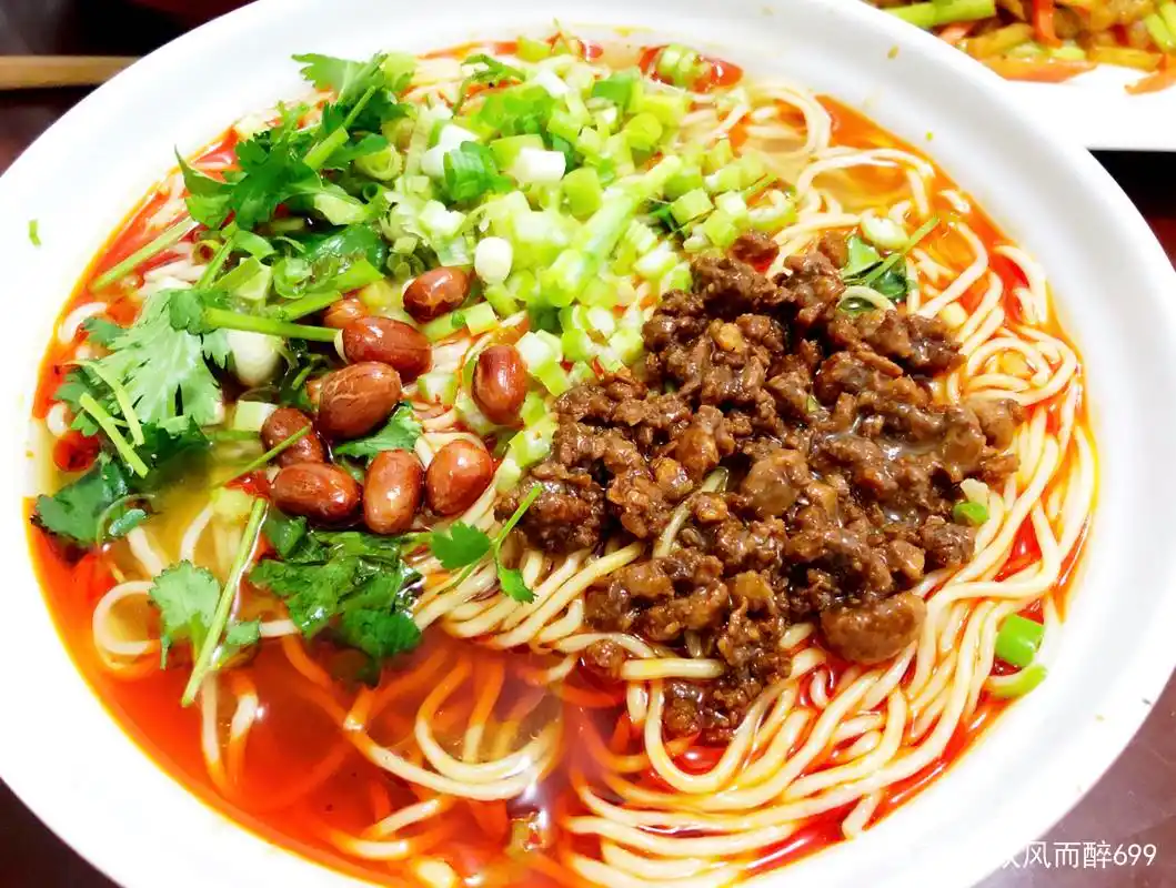 好吃的牛肉酸辣面!