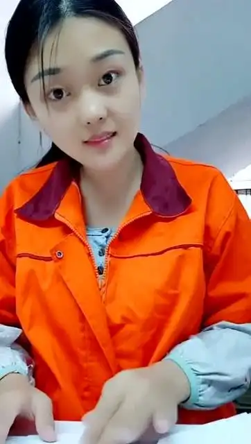 美女在工厂上班,自拍引围观,网友来我这里上班吧