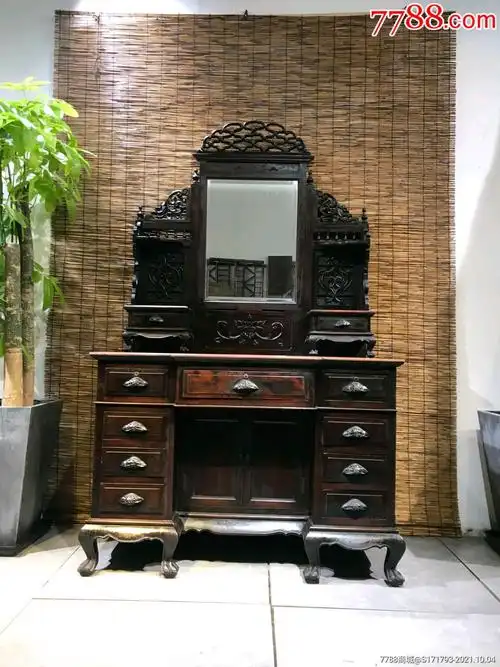 清代香红木草花梨九抽梳妆台