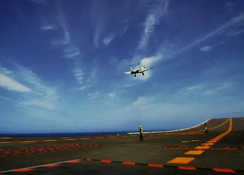 传我航母舰载机成功着舰【5】