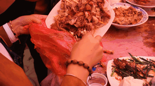 一个福建人表示看不懂为什么有些农村酒席会出现抢菜的行为