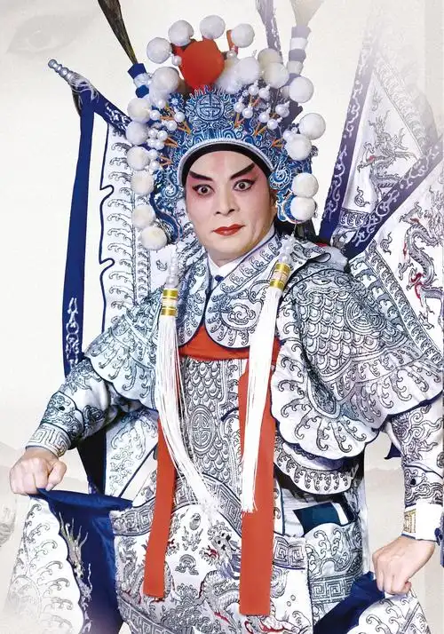 艺术简介欧凯明,国家一级演员,工文武生,师承粤剧艺术大师红线女,享受