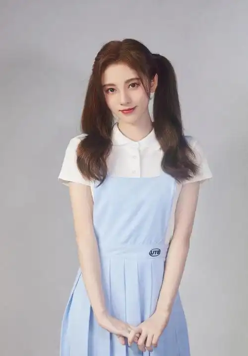 喜欢乱头发的鞠婧祎扎起双马尾青春妩媚说不吸引都是骗人的