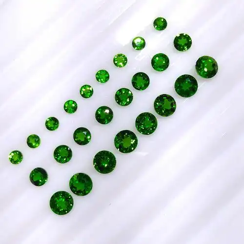 新品天然透辉石裸石圆形尺寸3x3-6x6mm可加工吊坠戒指其他