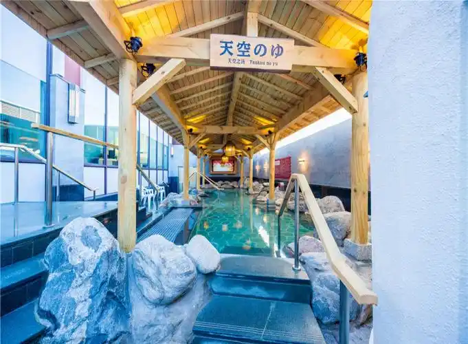 假期去艾美Ⅰ晒太阳泡温泉看漫画