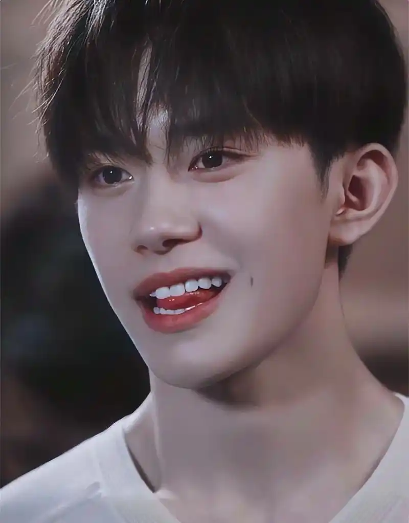 好喜欢他的酒窝啊～05.#易烊千玺 #治愈系笑容 #娱乐评论 - 抖音