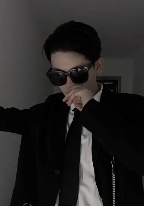 网红霸总林锡总算露脸,看清正脸照后:他一顿吃几个李现?