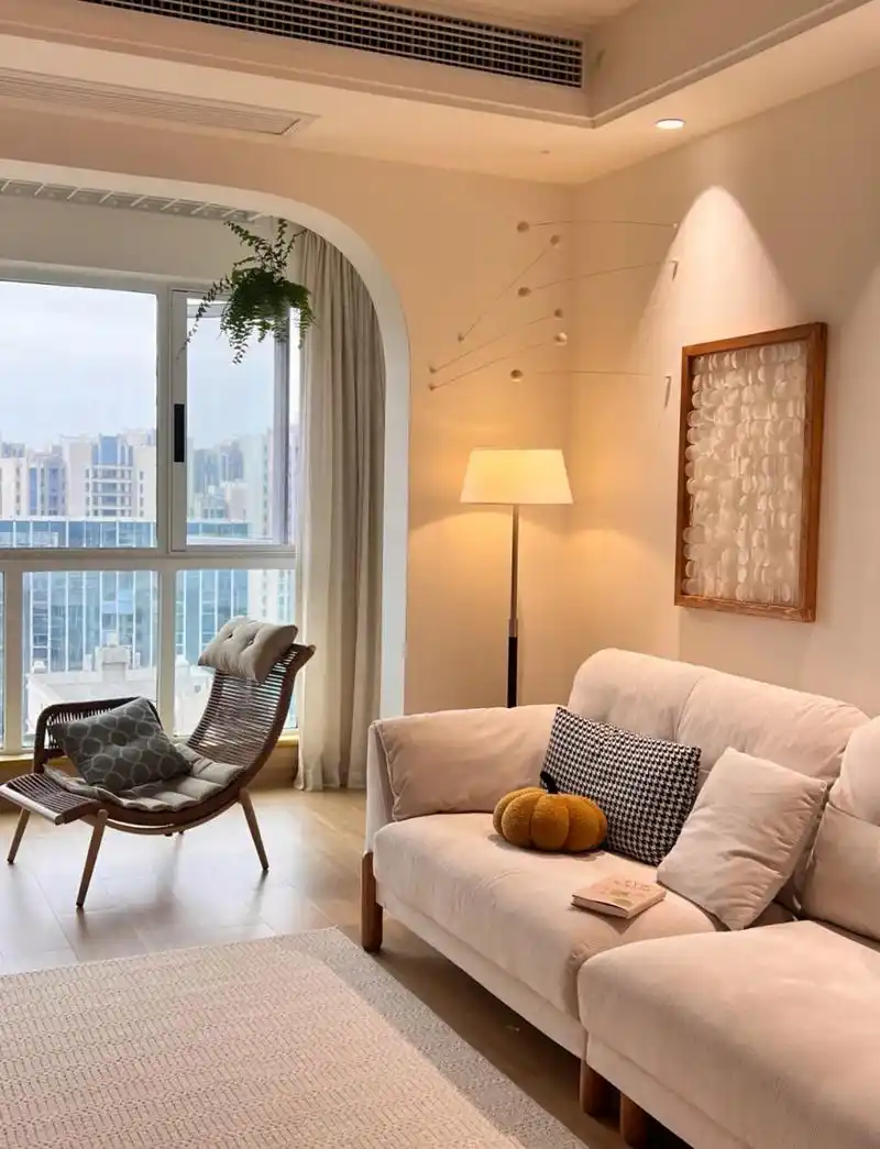 落地灯才是我家客厅的灵魂[期待][期待][期待]  落地灯简直是沙发旁