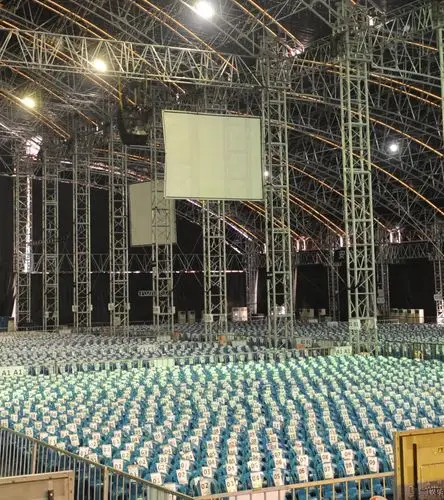 王菲重庆演唱会观众席整改获满意 现场加唱新歌