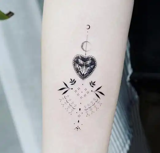 别致且精致的小纹身细节耐看的女生图案来一波合集