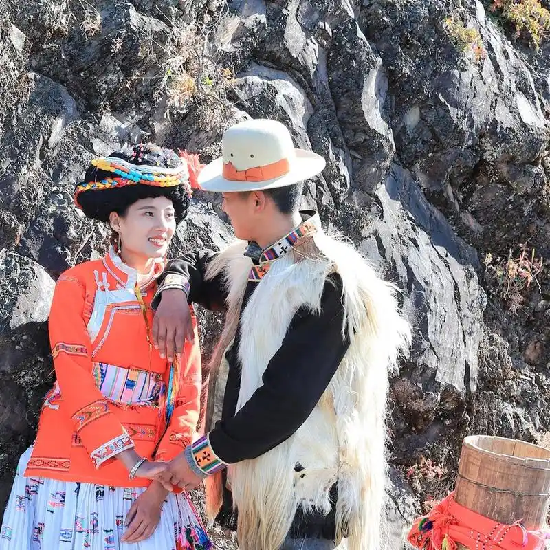 摩梭族走婚―――抠手心之后的"玛哒咪"