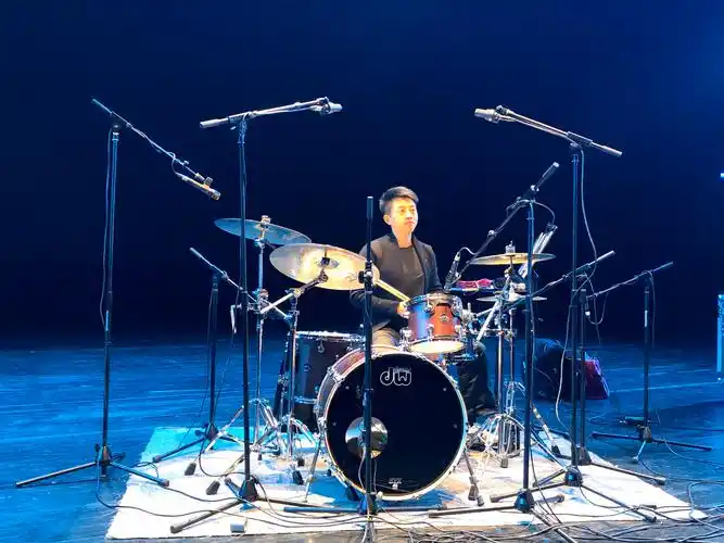 培训爵士鼓主讲教师,circus krone德国皇冠马戏团现场乐队首席鼓手,