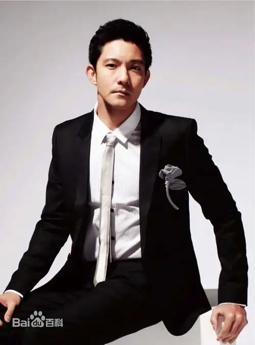 看了那个婉君的帖子实在太搞笑了,顺便列举几个其实暴丑却还要每本