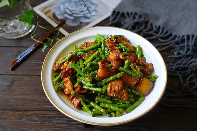 三:红烧肉炖豆角