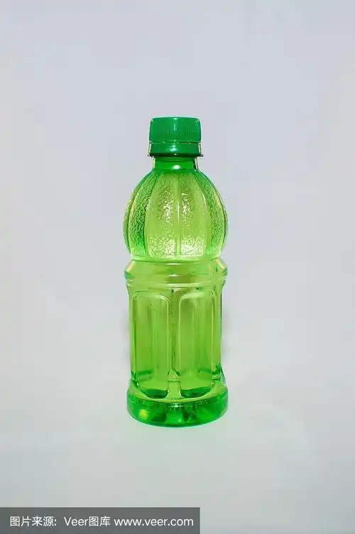 绿色瓶子喝