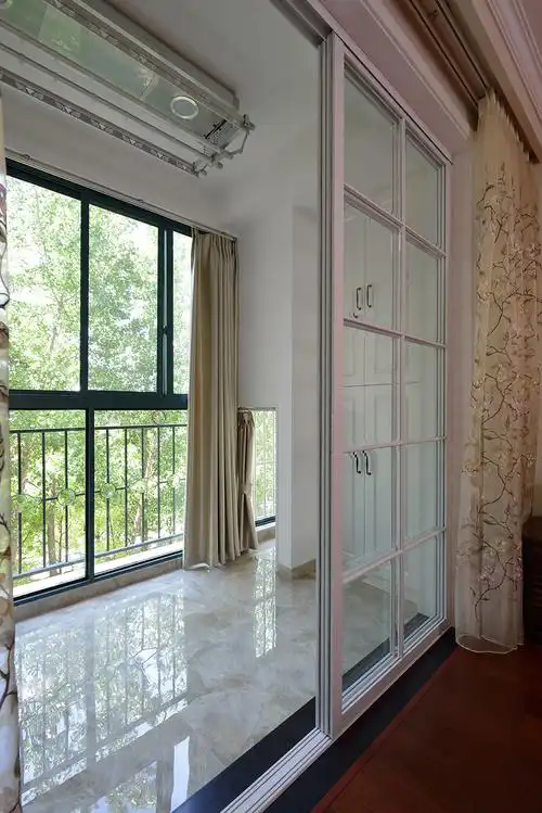 80平简美风格阳台移门装修设计图
