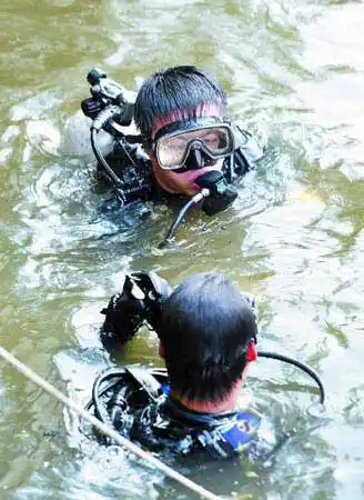 涌码头水闸发生一起不幸事件:两名男孩在码头边玩耍时双双溺水身亡