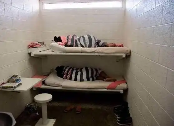 原创世界上最大的女子监狱每年有超过340名婴儿在监狱出生