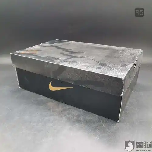 得物app售卖鞋,快递过程中鞋盒有破损,不给反馈,扣除保证金,转寄再次