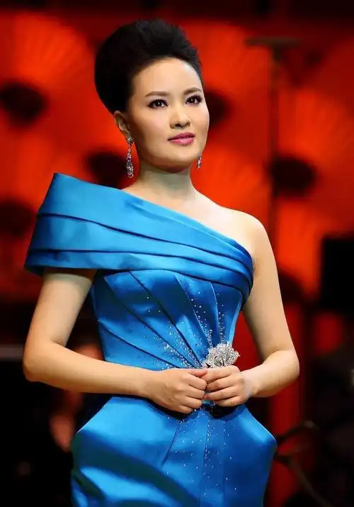 军旅歌唱家雷佳从舞台到家庭完美实现事业与爱情双丰收