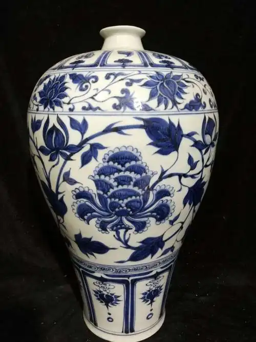 元青花缠枝牡丹纹梅瓶