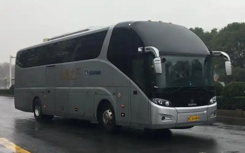 【公路客车】公路之王斯堪尼亚岗子村发车