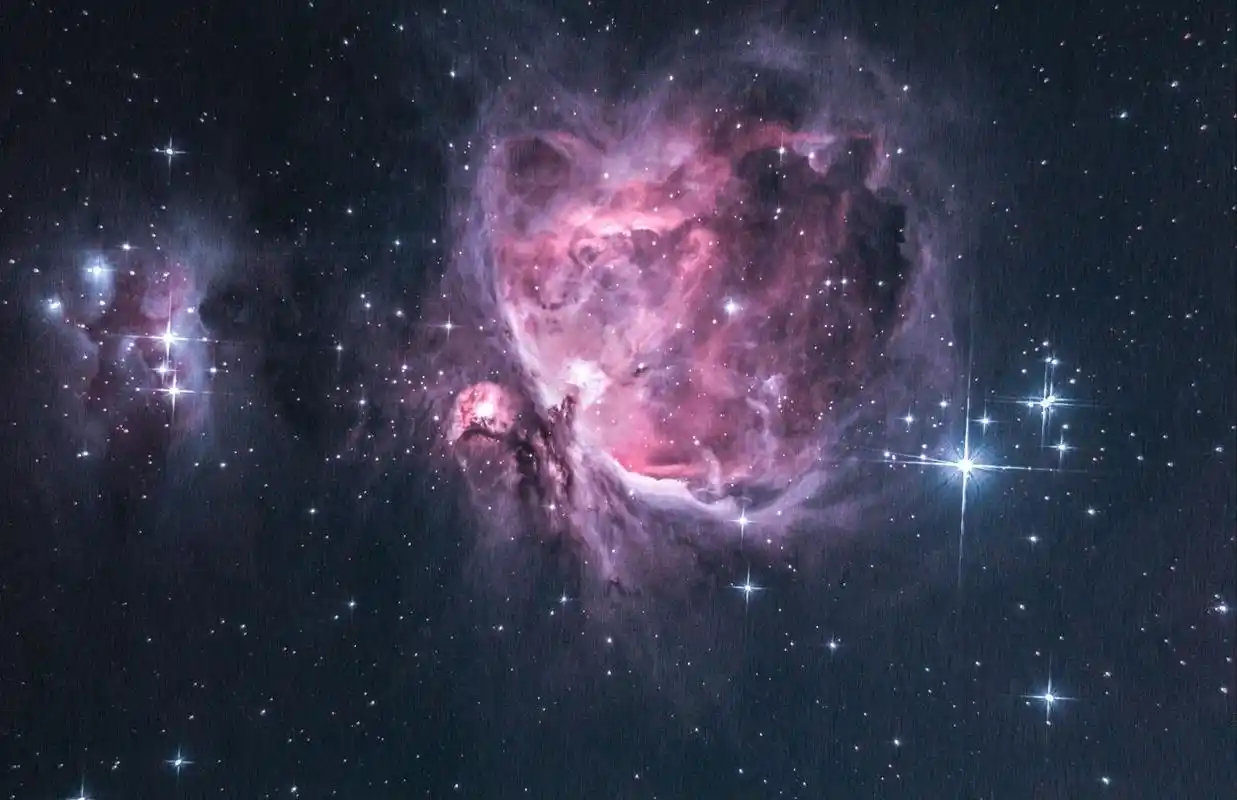 为什么我的天文望远镜看猎户座星云是白色的.