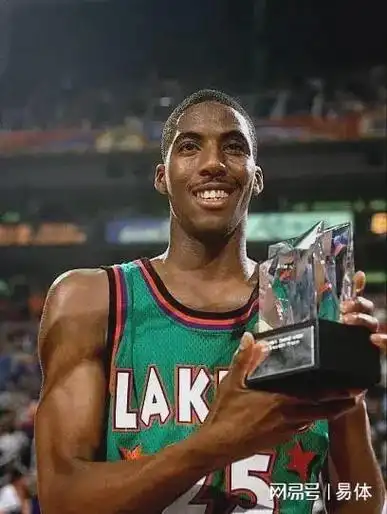 他是nba唯一一个让科比韦德给他打替补的男人他叫埃迪琼斯