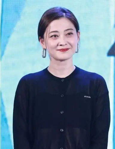 45岁的梅婷,穿衣搭配真的很好看,私服也是少女感满满