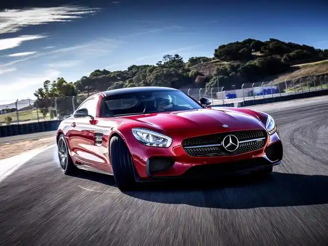 梅赛德斯 - 奔驰amg红色车速,前视图 壁纸 - 1920x1440