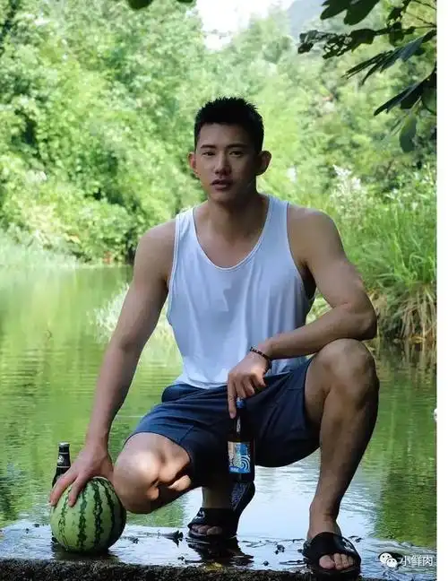 好男儿吴建飞竟然38岁了这寸头肌肉身材也太撩人了吧